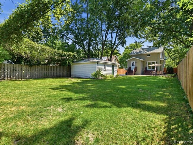 Building Photo - 626 Kayser Ave