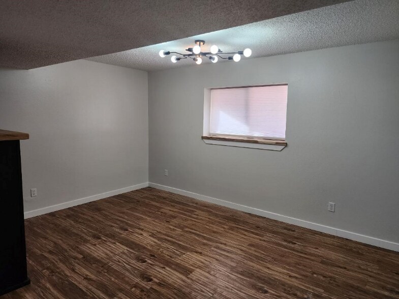 Building Photo - 2922 Dickens Dr