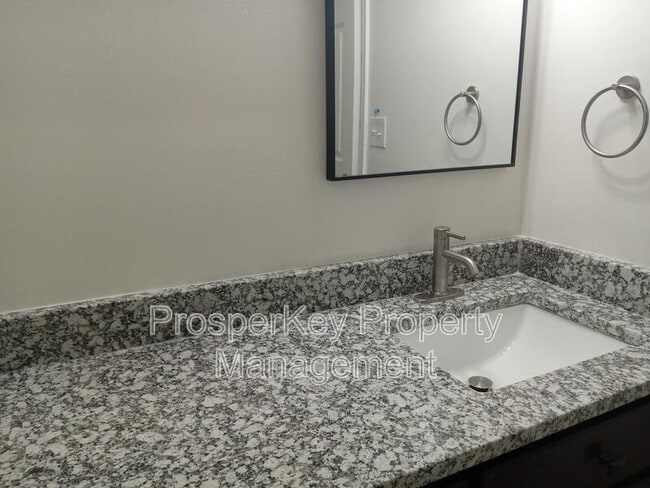 Building Photo - 137 Sycamore Ct