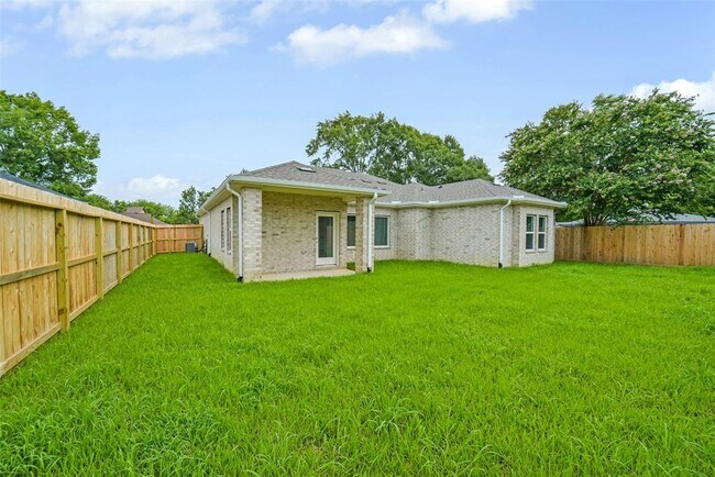 Building Photo - 13311 Campos Dr