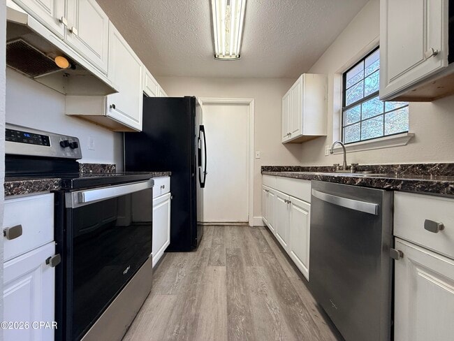 Building Photo - 6615 Enzor St