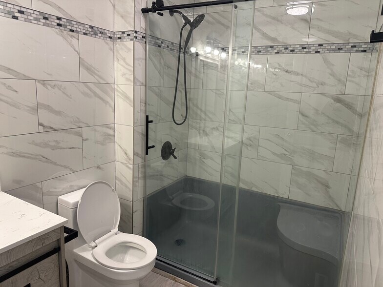 Building Photo - 7891 York St