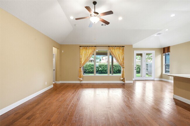 Building Photo - 11119 Hayden Falls Dr