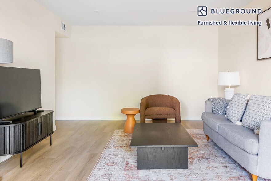 Building Photo - 2721 Midtown Ct
