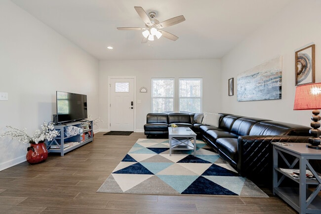 Building Photo - Furnished Rental