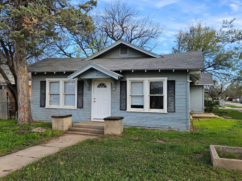 Primary Photo - 1202 S 12th St