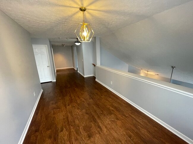 Building Photo - Jordan Ridge Bordeaux area home with bonus...