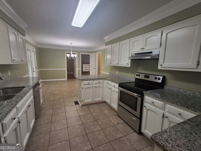 Building Photo - 2243 Sharondale Dr