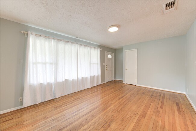 Building Photo - 5025 Hazelton St