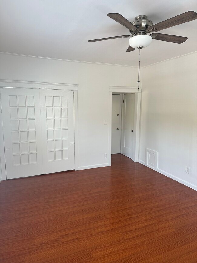 Building Photo - 5740 Franklin Ave