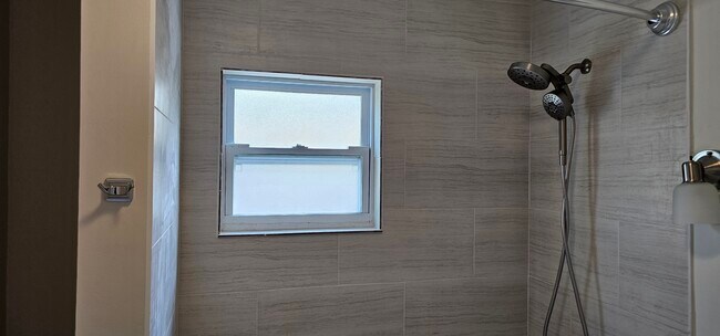 Building Photo - 319 Kenilworth Blvd