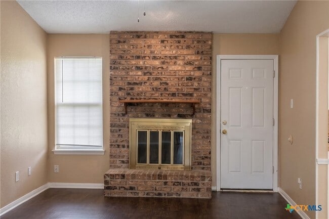 Building Photo - 223 Blanket Dr