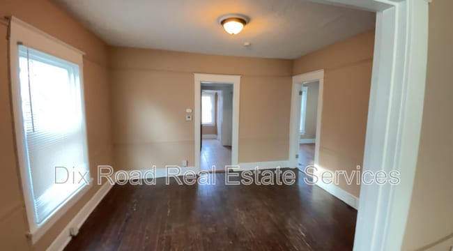 Building Photo - 2107 Queen Ave