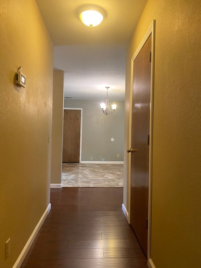 Building Photo - Nice well cared for home in desirable Edge...