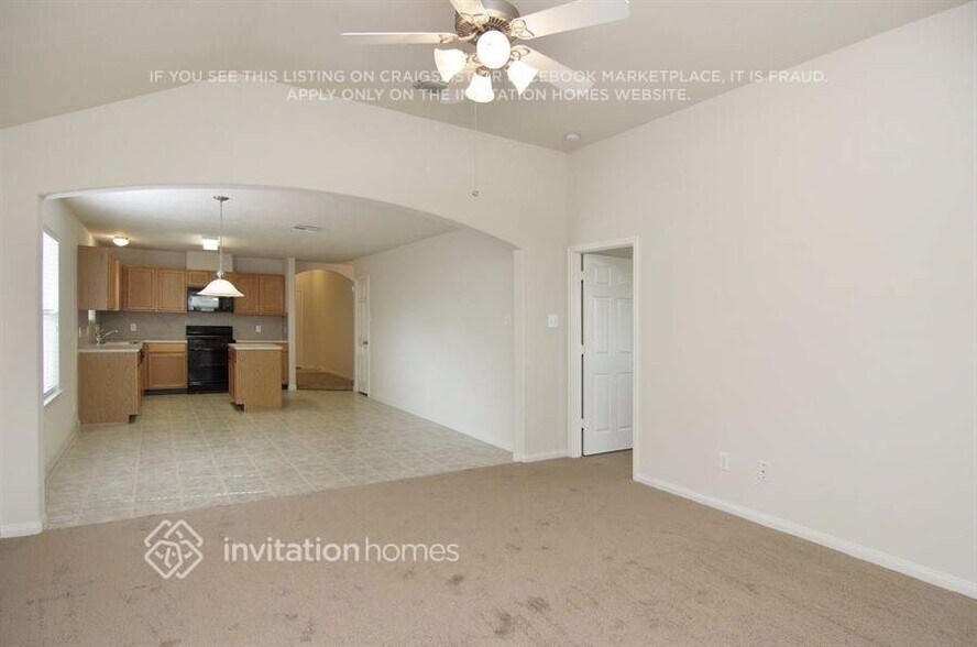 Building Photo - 915 Lancaster Lake Dr