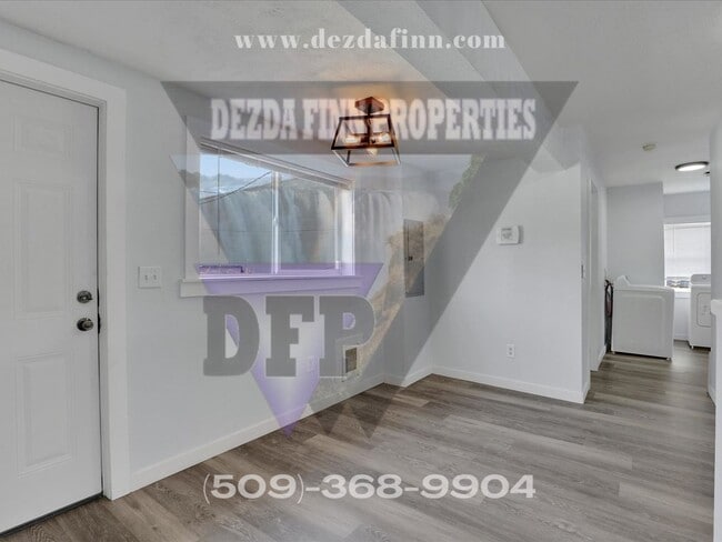 Building Photo - Charming 4-Bedroom Home with Modern Update...