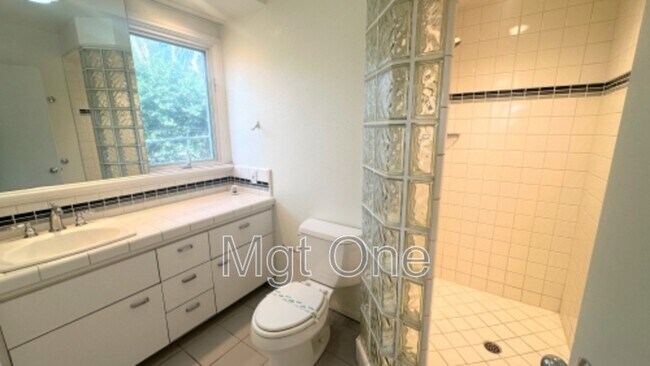 Building Photo - 2944 McAllister St