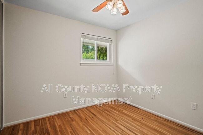 Building Photo - 6428 Earlham Dr