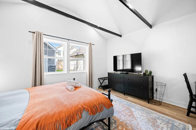 Building Photo - 906 Villa Ave