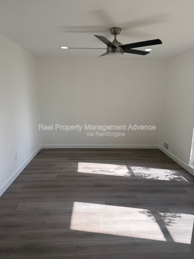 Building Photo - 905 Bromwich St