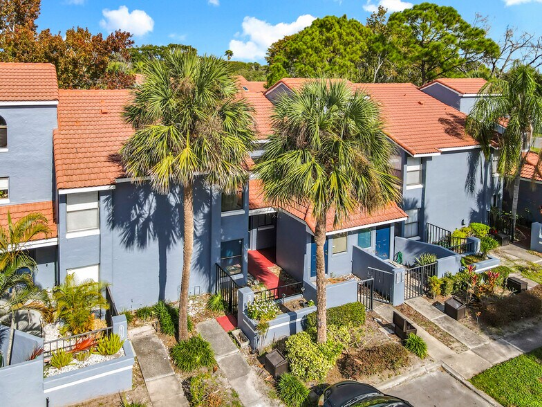 Building Photo - 4711 Capri Plz