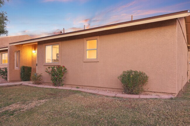 Building Photo - 2611 E Maryland Dr