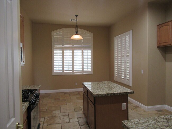 Building Photo - 4 Bedroom Home in Gilbert