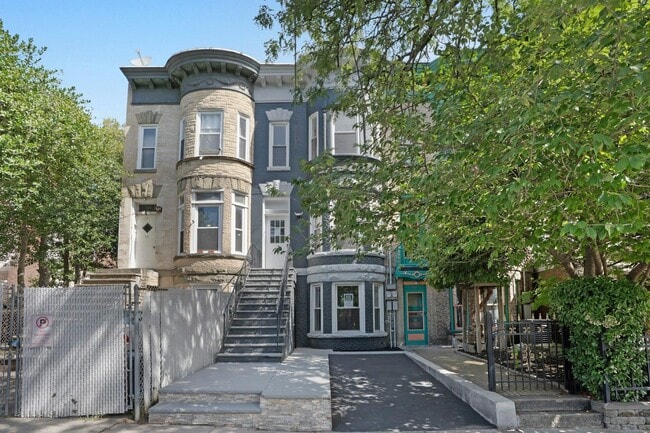 Building Photo - 52 Brinkerhoff St