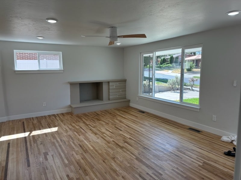 Living Room-1 - 329 E Saunders St
