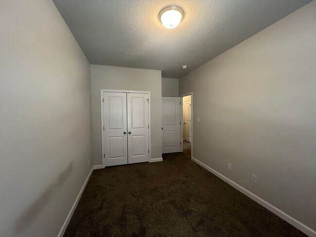 Building Photo - 210 Shallowbag Bay Ln