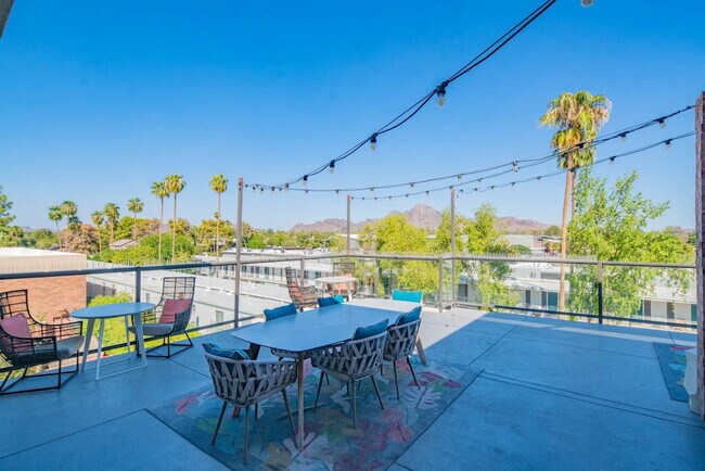 Building Photo - 730 E Marlette Ave