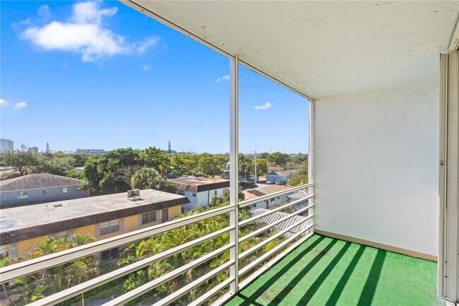 Building Photo - 1830 Dixieana St