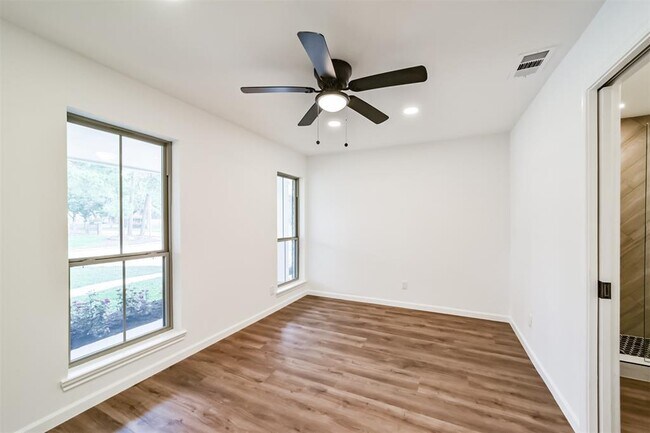 Building Photo - 2742 Triway Ln