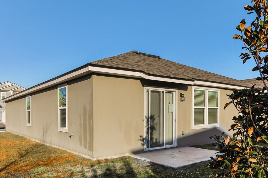 Building Photo - 3528 Martin Lakes Dr