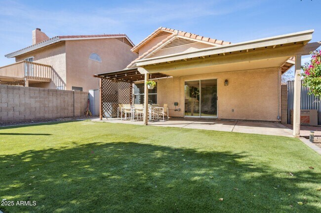 Building Photo - 7931 W Shaw Butte Dr