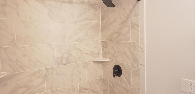 Building Photo - 453 Vineyard Ave