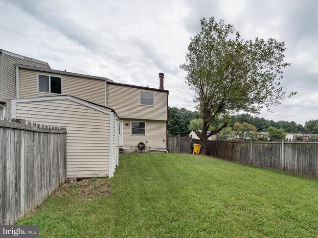 Building Photo - 7648 Fairbanks Ct