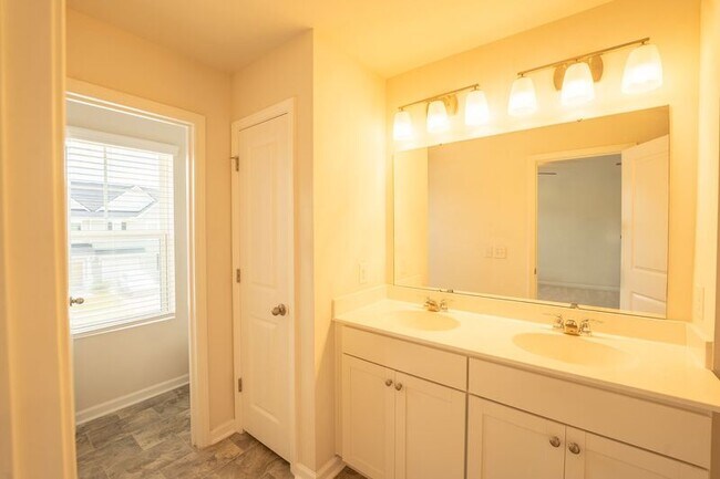 Building Photo - 148 Benelli Dr