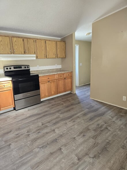Building Photo - 910 W Maxanna Blvd