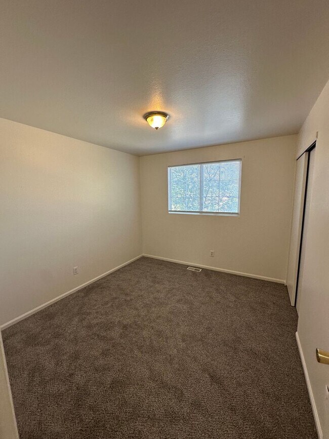 Building Photo - 314 N 49th Ave Ct