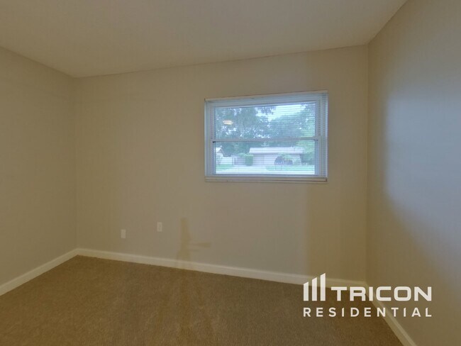 Building Photo - 105 Ravenway Dr
