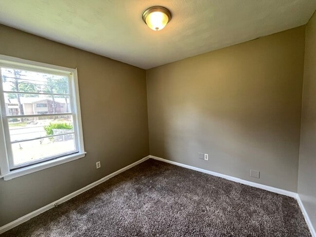 Building Photo - Renovated 4 Bedroom 1 Bath Home for Rent!
