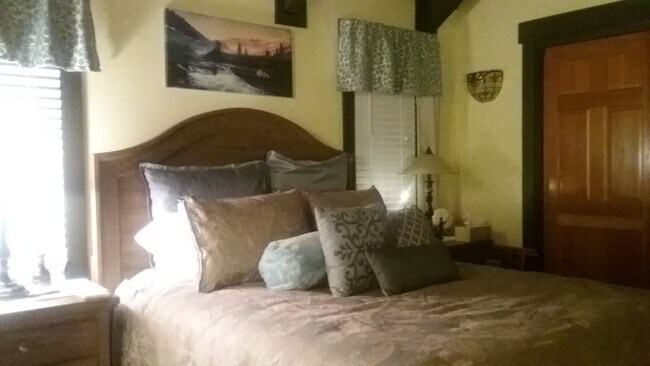 Building Photo - 2180 Yellowtail Rd