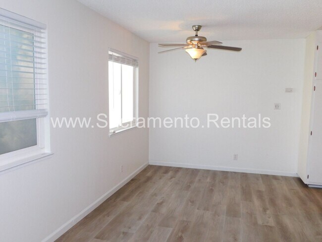 Building Photo - Affordable 2bd/1ba Fourplex with Garage ne...
