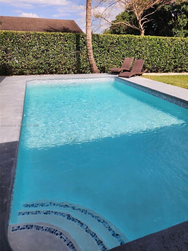 Building Photo - 11540 NW 27th Ct