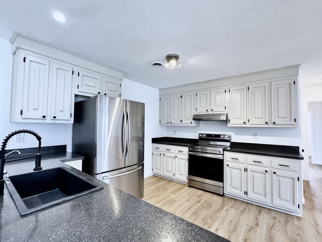 Building Photo - READY NOW!! 4-Bedroom Home in Lake Trant w/Attached Garage! Pet Friendly!