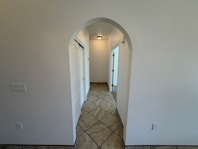 Building Photo - 3 Bedroom Single Story Home Available Near Corrales Rd & Highway 528 in Rio Rancho!