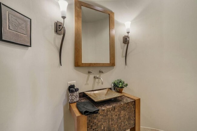 Building Photo - 13415 Pino Ridge Pl NE