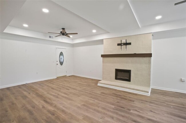 Building Photo - 1811 Mary Lou Ln SE