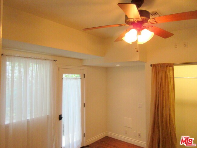 Building Photo - 7012 Birdview Ave